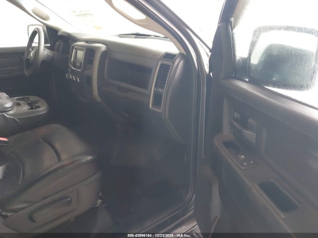 43996164 :رقم المزاد ، 3C6RR7KT6JG219630 vin ، 2018 Ram 1500 Tradesman  4x4 5'7 Box مزاد بيع