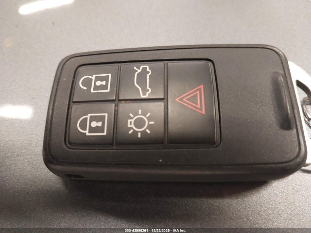 2017 VOLVO XC60 YV449MRU9H2110935 Photo 10