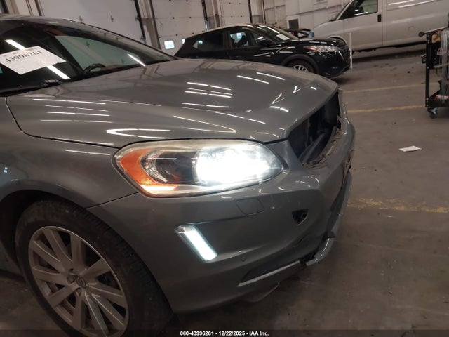 2017 VOLVO XC60 YV449MRU9H2110935 Photo 5