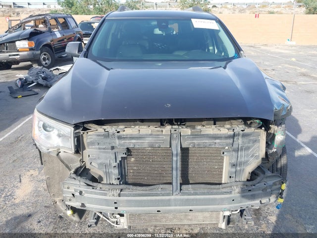 1GKKNNLS0JZ132892 GMC Acadia Slt-2