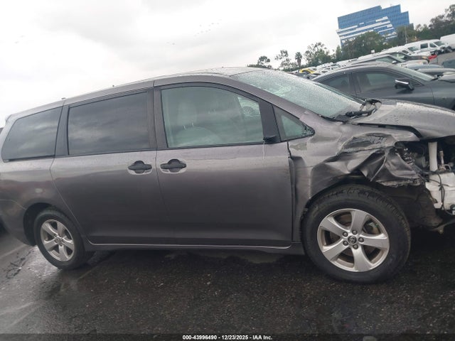 Toyota Sienna L 2020 5TDZZ3DC2LS053402 Image 12
