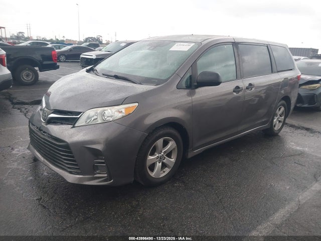 Toyota Sienna L 2020 5TDZZ3DC2LS053402 Image 2