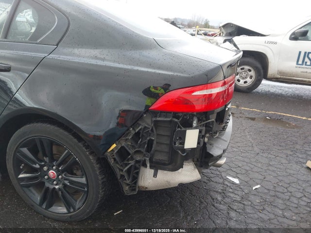 SAJAK4FX1KCP50598 Jaguar Xe 25t Prestige