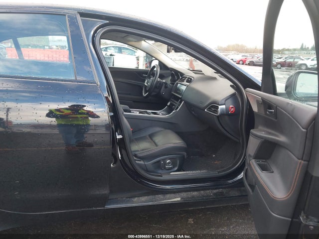 2019 JAGUAR XE SAJAK4FX1KCP50598 Photo 4