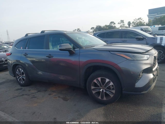 5TDKDRAH7PS040993 Toyota Highlander Xle