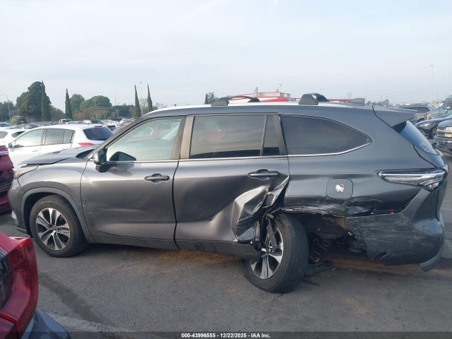 5TDKDRAH7PS040993 Toyota Highlander Xle