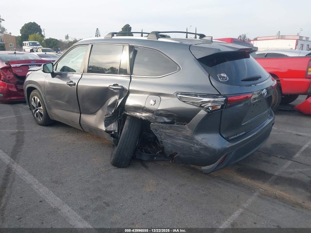 5TDKDRAH7PS040993 Toyota Highlander Xle