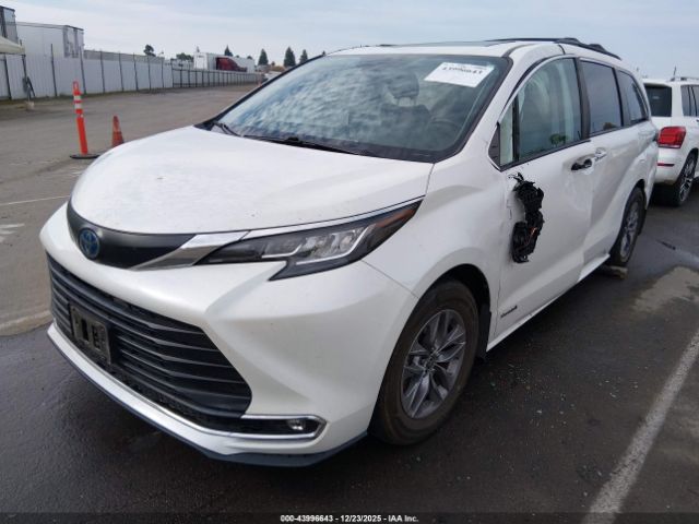 2021 TOYOTA SIENNA 5TDJRKECXMS044325 Photo 1