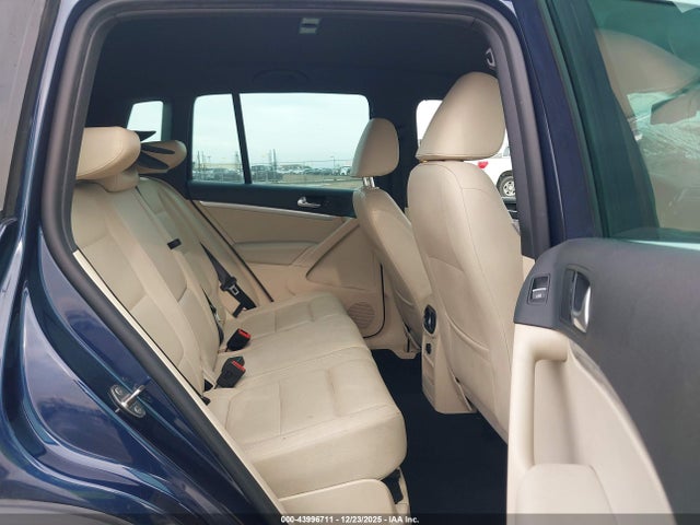 WVGAV7AX5GW043729 Volkswagen Tiguan R-line