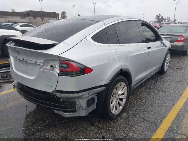 2017 TESLA MODEL X 5YJXCBE24HF046097 Photo 3