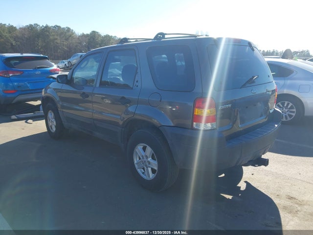 Auction sale of the 2005 Ford Escape Xls, vin: 1FMYU92Z85KA84745, lot number: 43996837