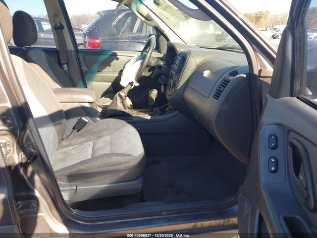 Auction sale of the 2005 Ford Escape Xls, vin: 1FMYU92Z85KA84745, lot number: 43996837