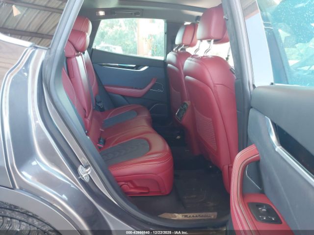 2018 MASERATI LEVANTE ZN661XUL3JX305892 Photo 7
