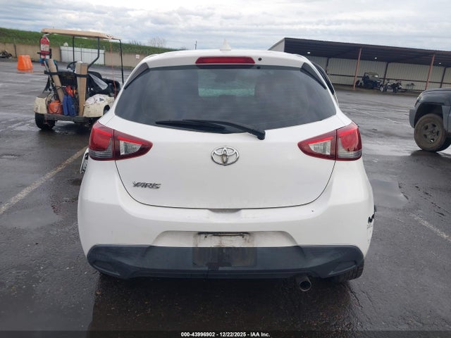 3MYDLBJV8LY704747 Toyota YARIS LE