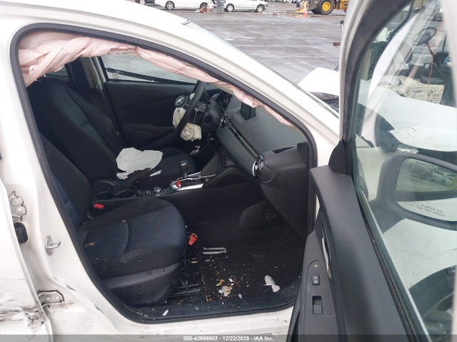 3MYDLBJV8LY704747 Toyota YARIS LE