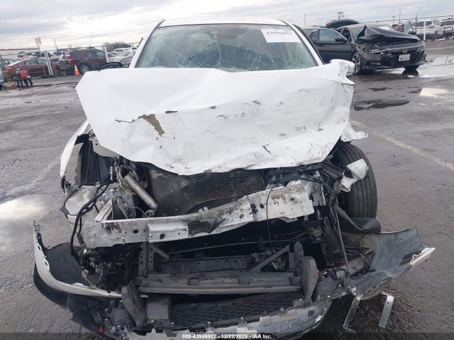 3MYDLBJV8LY704747 Toyota YARIS LE