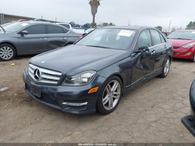 2013 MERCEDES-BENZ C 250 WDDGF4HBXDA770707 Photo 1