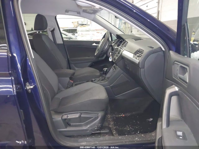 43997145 :رقم المزاد ، 3VV0B7AXXMM155321 vin ، 2021 Volkswagen Tiguan 2.0t S مزاد بيع