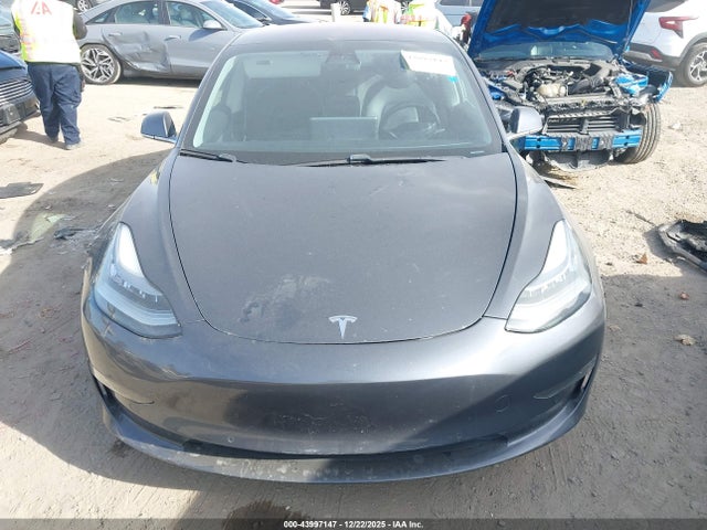 Tesla Model 3 Long Range/mid Range 2018 5YJ3E1EA4JF006893 Image 12