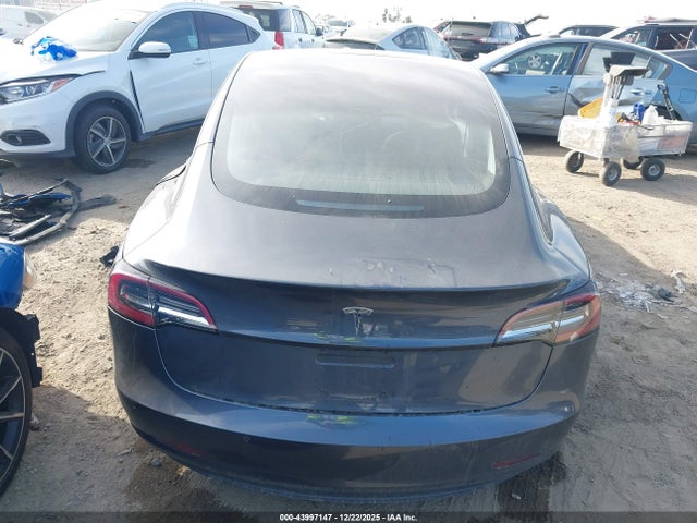 Tesla Model 3 Long Range/mid Range 2018 5YJ3E1EA4JF006893 Image 16