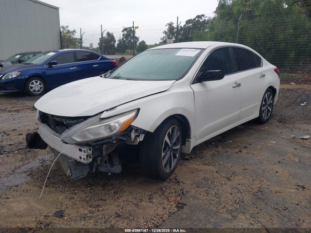 Nissan Altima 2.5 Sr 2017 1N4AL3APXHN330340 Image 2