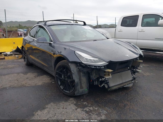 2019 TESLA MODEL 3 5YJ3E1EB4KF213701 Photo 0