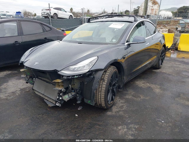 2019 TESLA MODEL 3 5YJ3E1EB4KF213701 Photo 1
