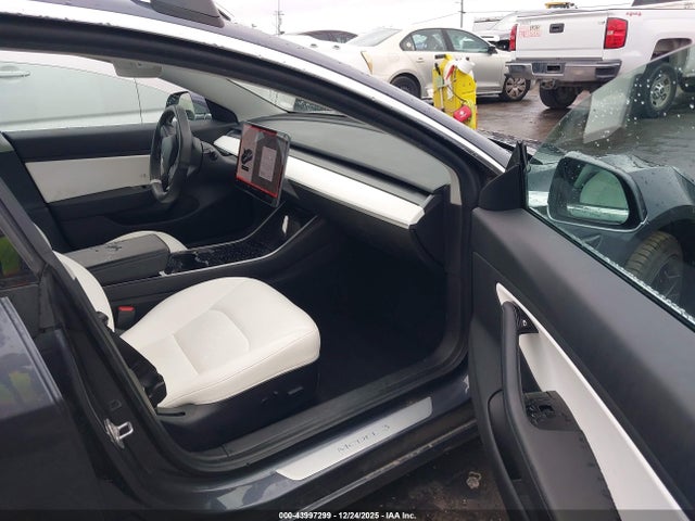 2019 TESLA MODEL 3 5YJ3E1EB4KF213701 Photo 4