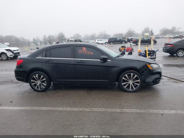 Chrysler 200 Limited 2014 1C3CCBCGXEN172477 Image 13