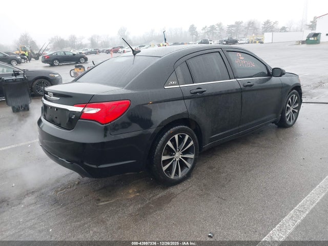 Chrysler 200 Limited 2014 1C3CCBCGXEN172477 Image 4