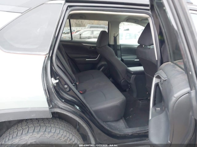 Toyota RAV4 LE 2019 2T3F1RFV0KW028636 Image 8