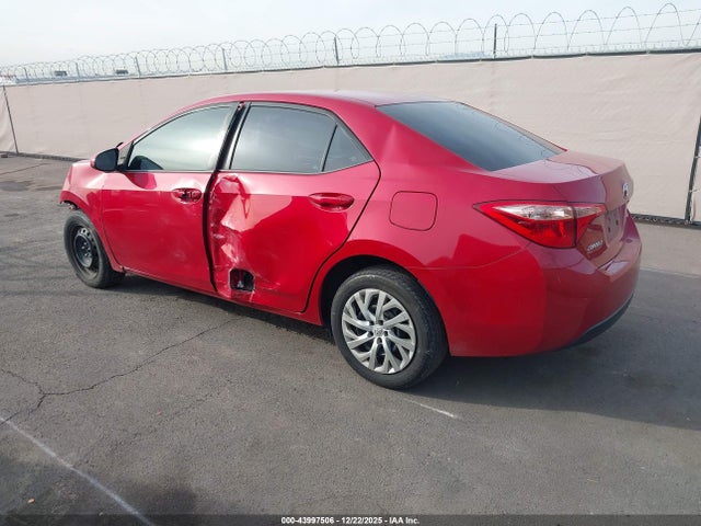 2019 TOYOTA COROLLA 2T1BURHE3KC231923 Photo 2