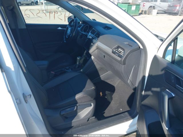 2018 VOLKSWAGEN TIGUAN 3VV2B7AX3JM207330 Photo 4