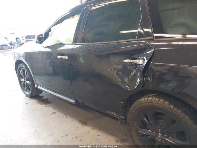 5N1DR2MN1JC662786 Nissan Pathfinder Sl