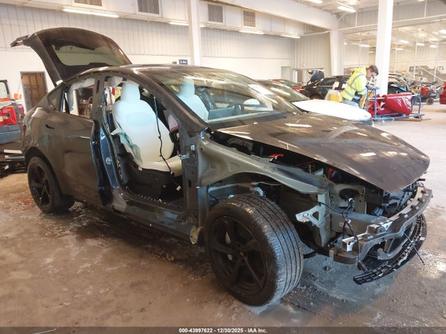 2026 TESLA MODEL Y 7SAYGDEE7TA472261 Photo 0