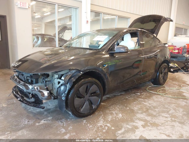 2026 TESLA MODEL Y 7SAYGDEE7TA472261 Photo 1