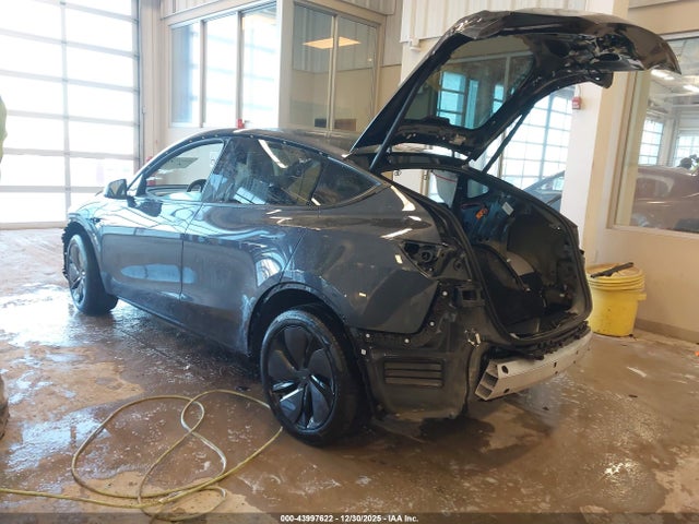 2026 TESLA MODEL Y 7SAYGDEE7TA472261 Photo 2