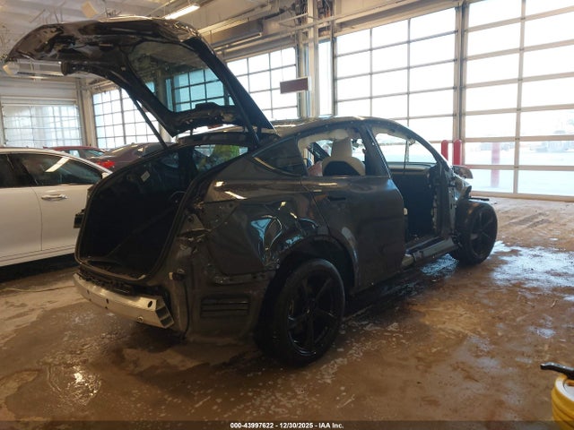 2026 TESLA MODEL Y 7SAYGDEE7TA472261 Photo 3