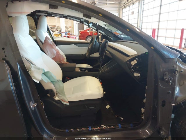 2026 TESLA MODEL Y 7SAYGDEE7TA472261 Photo 4