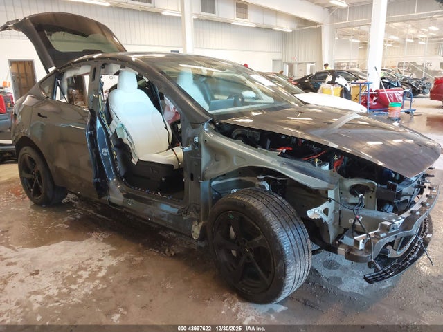 2026 TESLA MODEL Y 7SAYGDEE7TA472261 Photo 5