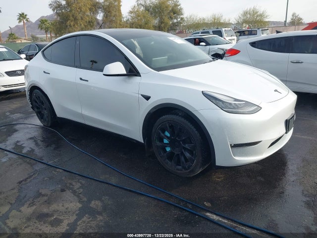 2022 TESLA MODEL Y 7SAYGDEE6NF480132 Photo 0