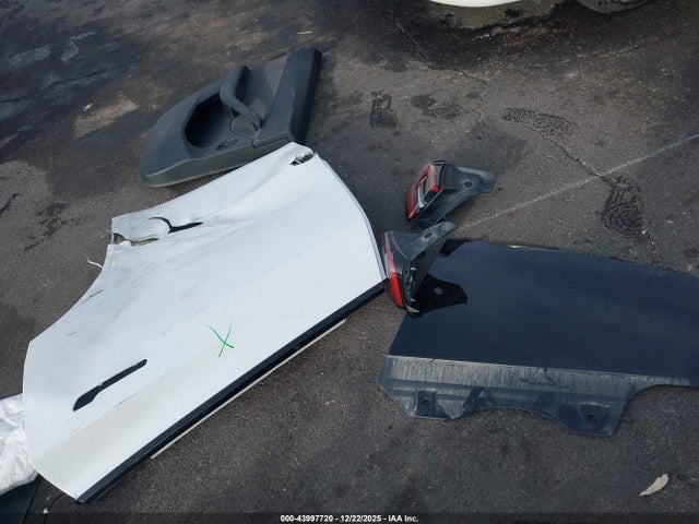 2022 Tesla Model Y Long Range Dual Motor All-wheel Drive მანქანა იყიდება აუქციონზე, vin: 7SAYGDEE6NF480132, აუქციონის ნომერი: 43997720