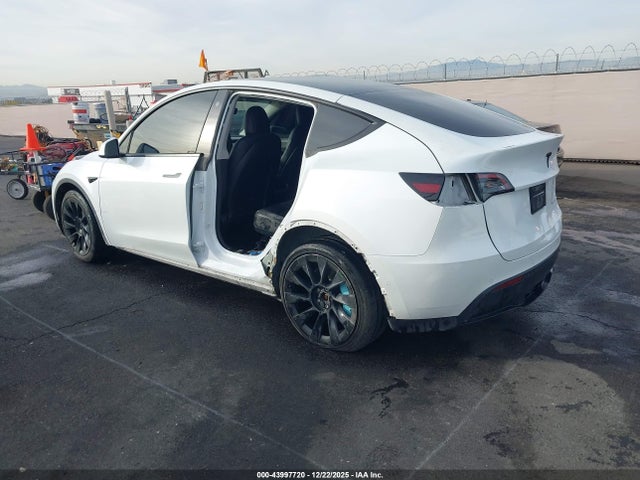 2022 TESLA MODEL Y 7SAYGDEE6NF480132 Photo 2