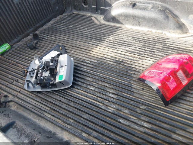 3GCUKRECXJG121084 Chevrolet Silverado 1500 2lt