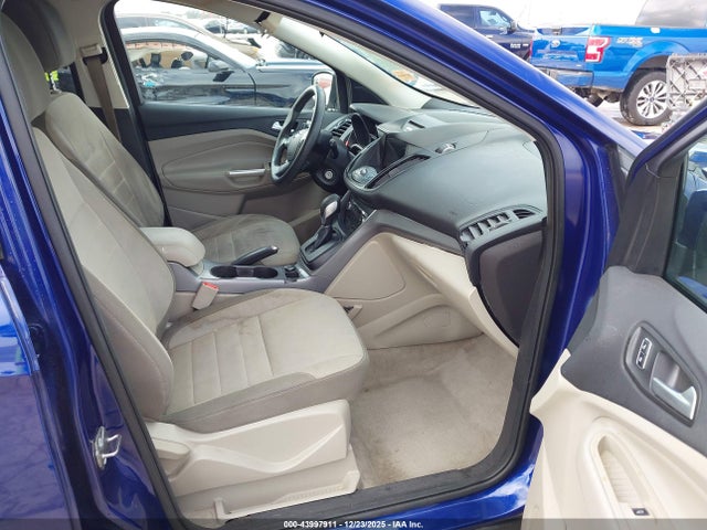 1FMCU9GX2GUA29524 Ford ESCAPE SE