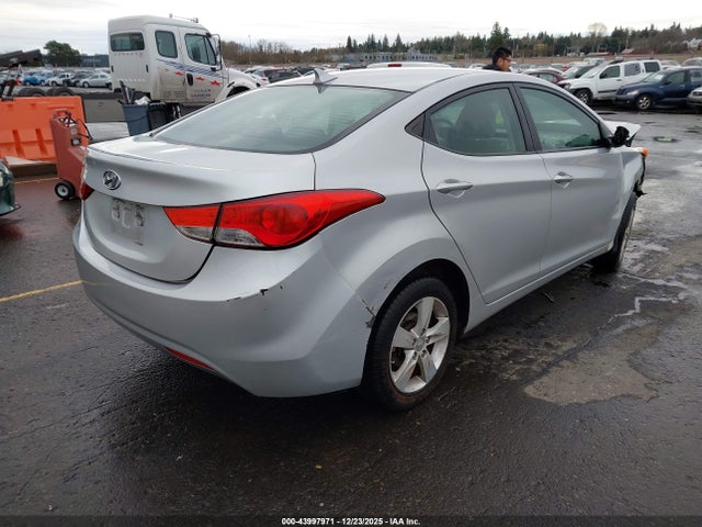 2013 HYUNDAI ELANTRA KMHDH4AE4DU652545 Photo 3