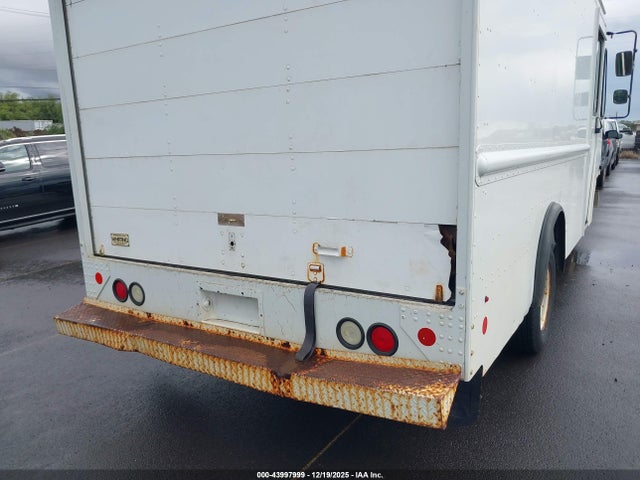 Ford E-350 Stripped 2014 1FC3E3KL3EDB11018 Image 11
