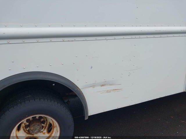 Ford E-350 Stripped 2014 1FC3E3KL3EDB11018 Image 16