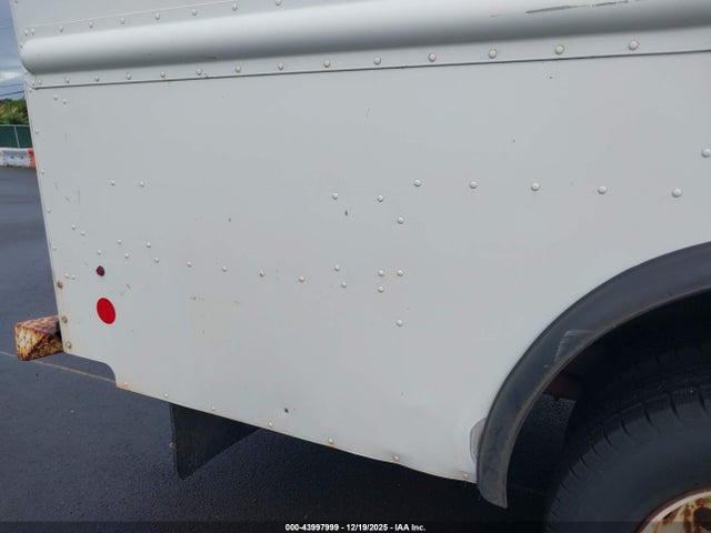 Ford E-350 Stripped 2014 1FC3E3KL3EDB11018 Image 17