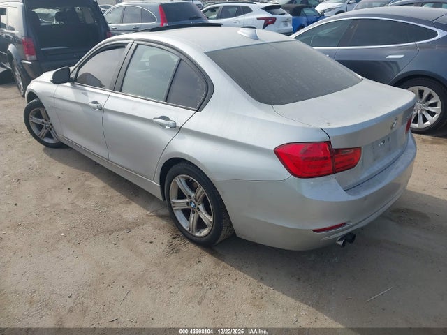2012 BMW 328I WBA3A5C52CF345561 Photo 2